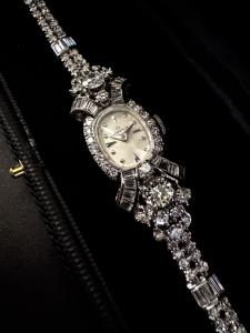 Orologio  in  Platino   " Art  -  Dèco "   OMEGA  con  Diamanti 